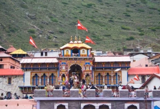 38-Badrinath-Temple-1